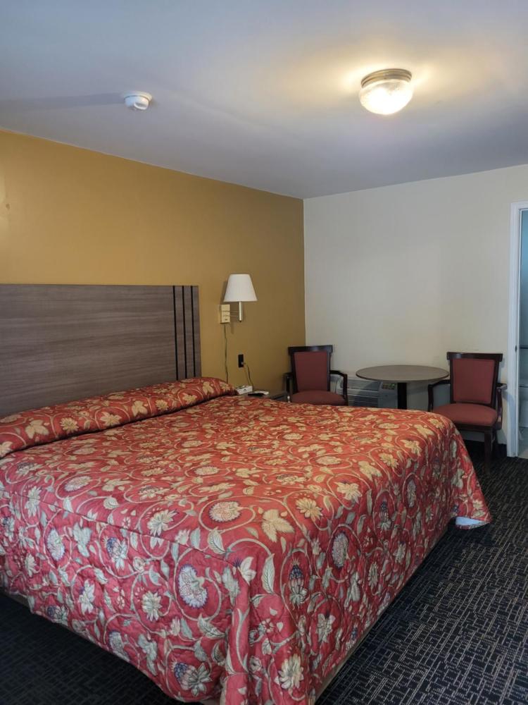 Handicapped King Room interior